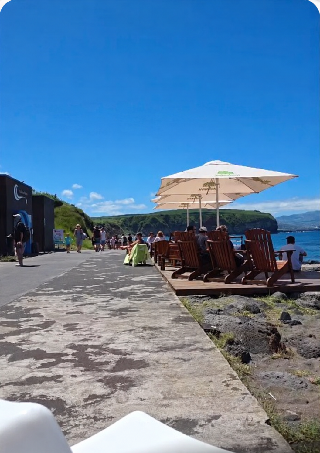 A esplanada junto ao passeio